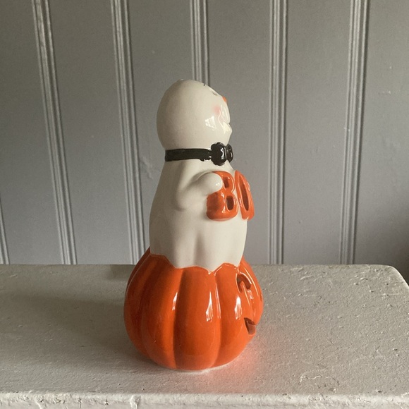 NWT- Adorable- LED Light Up- Ceramic BOO Ghost 👻 on a Pumpkin Decoration - Picture 10 of 17